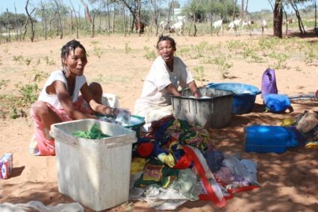 namibia bushman women washing 2009.jpg